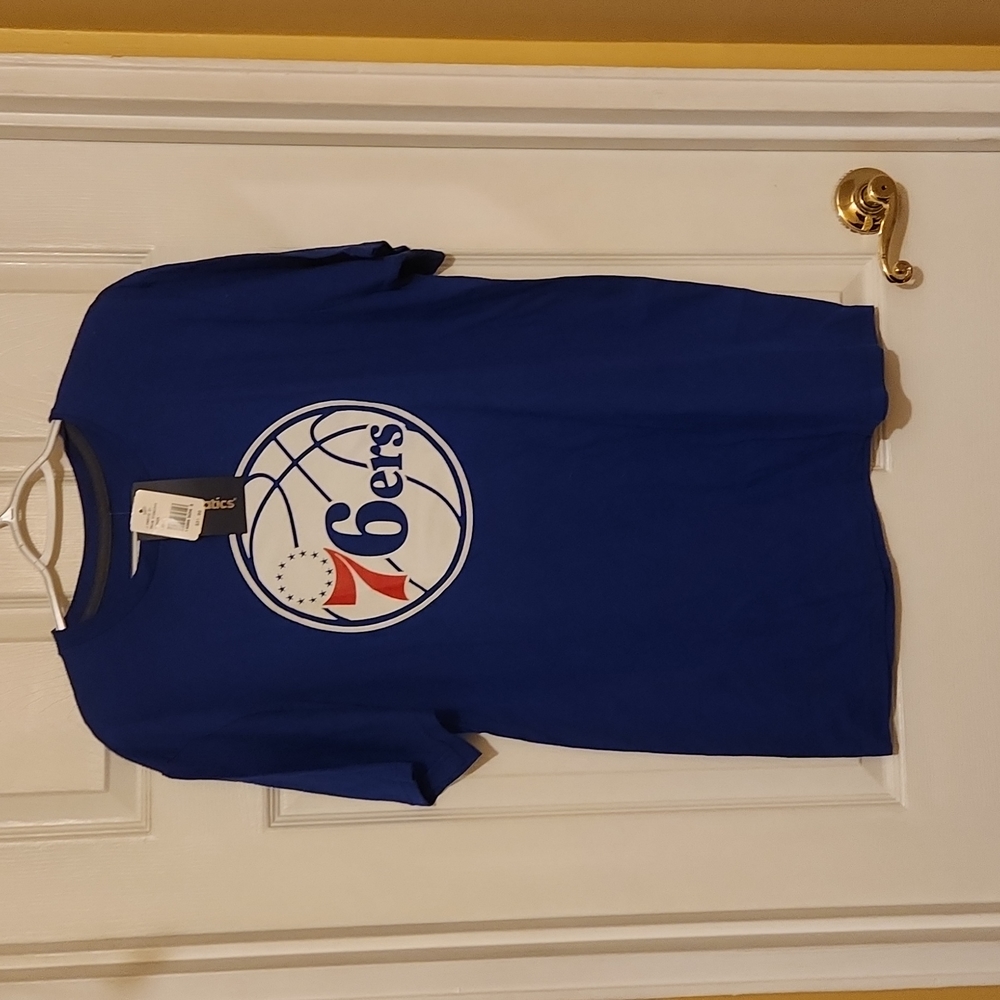 NWT sixers tshirt
